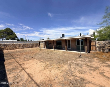 2121 Lake Omega Street - Photo Thumbnail 20