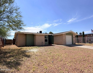2121 Lake Omega Street - Photo Thumbnail 2