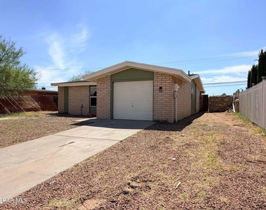 2121 Lake Omega Street - Photo Thumbnail 1