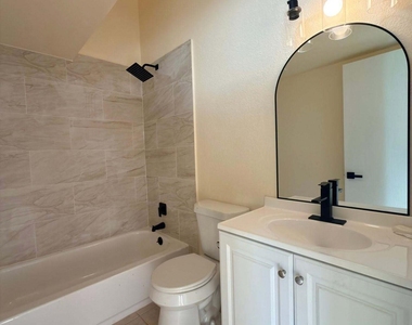 2121 Lake Omega Street - Photo Thumbnail 15