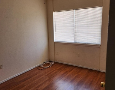 10331 Blythe Drive - Photo Thumbnail 6
