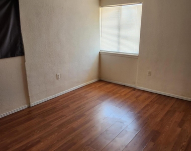 10331 Blythe Drive - Photo Thumbnail 9