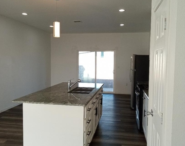 718 Cobre Street - Photo Thumbnail 2