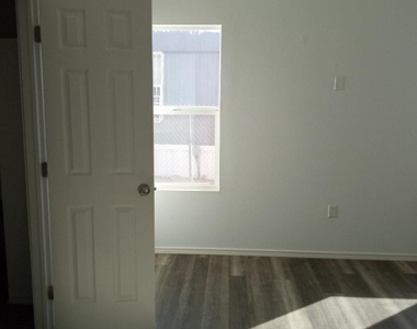 718 Cobre Street - Photo Thumbnail 12