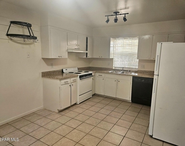 6832 Escondido Drive - Photo Thumbnail 5