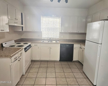6832 Escondido Drive - Photo Thumbnail 4