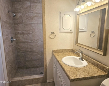 6832 Escondido Drive - Photo Thumbnail 12