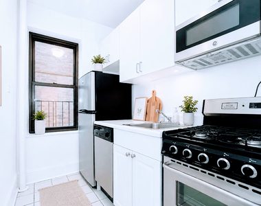 124 East 24th Street - Photo Thumbnail 4