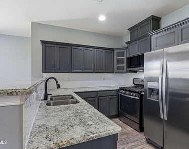 2120 Honour Point Place - Photo Thumbnail 9