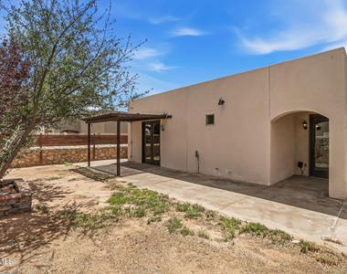 2120 Honour Point Place - Photo Thumbnail 27