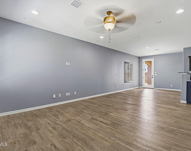 2120 Honour Point Place - Photo Thumbnail 3