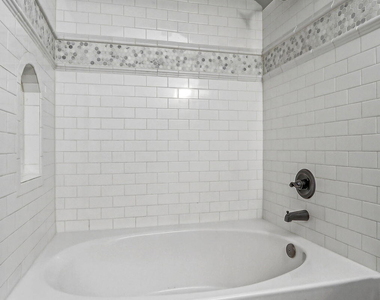 2120 Honour Point Place - Photo Thumbnail 15