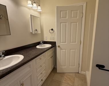 30 Delaware Avenue - Photo Thumbnail 8