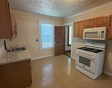 9 Pierpont Street - Photo Thumbnail 2