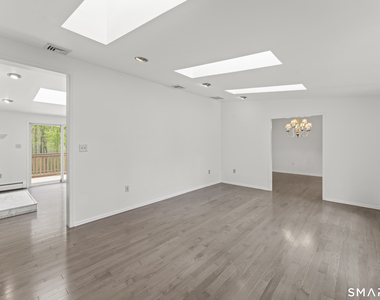 89 Cranbury Drive - Photo Thumbnail 4