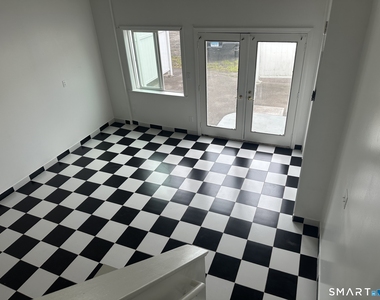 379 Derby Avenue - Photo Thumbnail 9