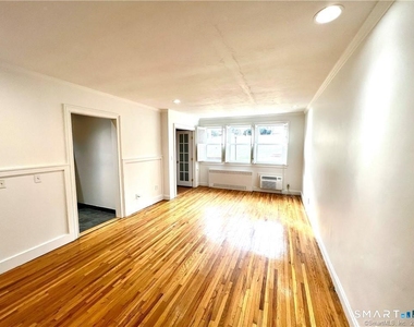 11 Bedford Avenue - Photo Thumbnail 2