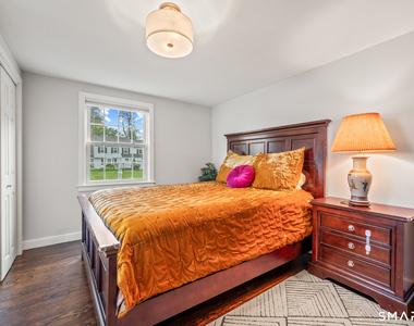 12 Iroquois Road - Photo Thumbnail 10
