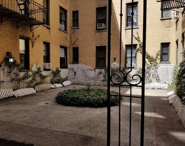 305 West 45th Street - Photo Thumbnail 3
