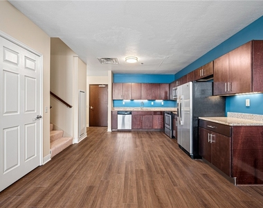 300 Liberty Avenue #1517 - Photo Thumbnail 2