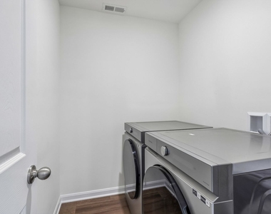 1105 Deerfield Drive - Photo Thumbnail 19