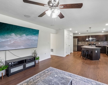1105 Deerfield Drive - Photo Thumbnail 7
