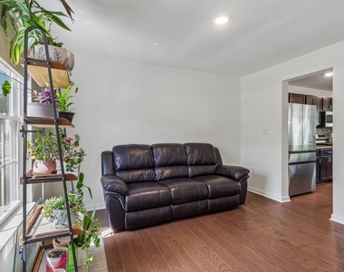 1105 Deerfield Drive - Photo Thumbnail 4