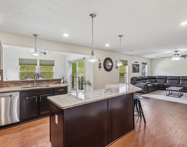 1105 Deerfield Drive - Photo Thumbnail 15