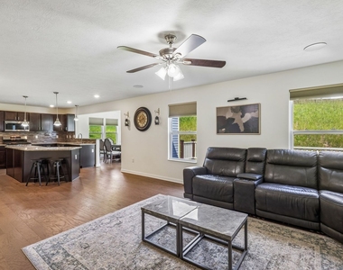 1105 Deerfield Drive - Photo Thumbnail 6