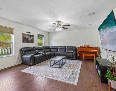 1105 Deerfield Drive - Photo Thumbnail 5