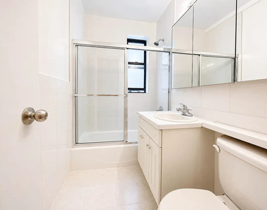 1680 York Avenue - Photo Thumbnail 3