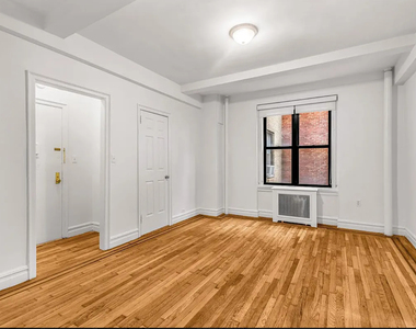 West 23th Street - Photo Thumbnail 1
