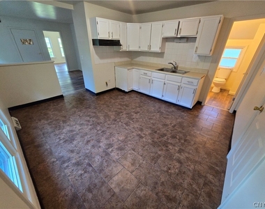 112 Helen Street - Photo Thumbnail 11