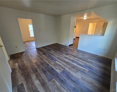 112 Helen Street - Photo Thumbnail 2