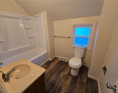 112 Helen Street - Photo Thumbnail 12