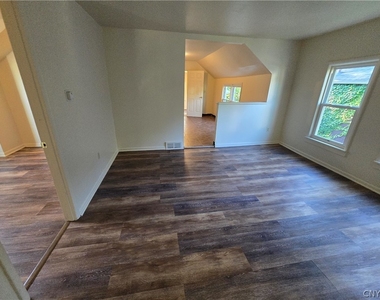 112 Helen Street - Photo Thumbnail 3