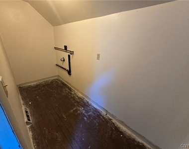 112 Helen Street - Photo Thumbnail 16