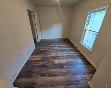 112 Helen Street - Photo Thumbnail 9