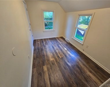 112 Helen Street - Photo Thumbnail 14
