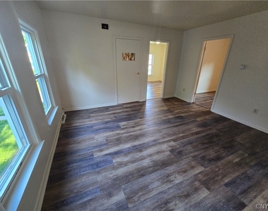 112 Helen Street - Photo Thumbnail 4