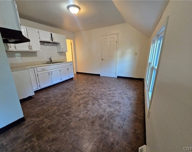 112 Helen Street - Photo Thumbnail 10