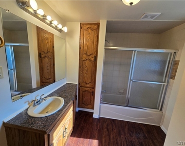 176 Mayar Street - Photo Thumbnail 9
