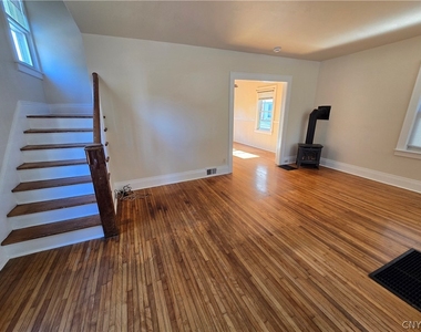 176 Mayar Street - Photo Thumbnail 2