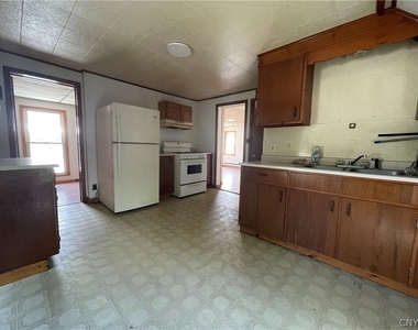 424 Court Street - Photo Thumbnail 6