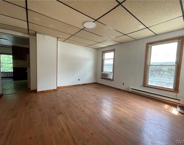 424 Court Street - Photo Thumbnail 3