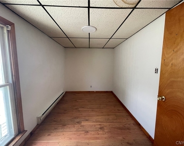 424 Court Street - Photo Thumbnail 4