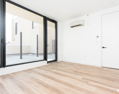 303 Wythe Avenue - Photo Thumbnail 6