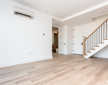 303 Wythe Avenue - Photo Thumbnail 2