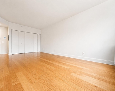 323 West 96th Street - Photo Thumbnail 3