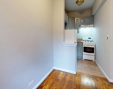 East 58th Street - Photo Thumbnail 10